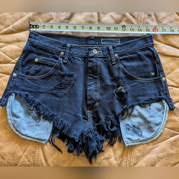 WRANGLER CUTOFFS SZ 31" - Picture 1 of 5